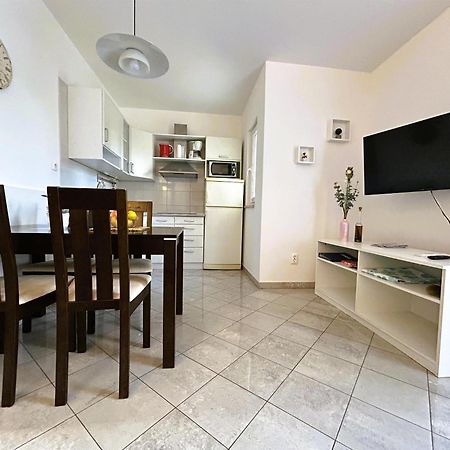 Apartments Vesna Малинска Экстерьер фото