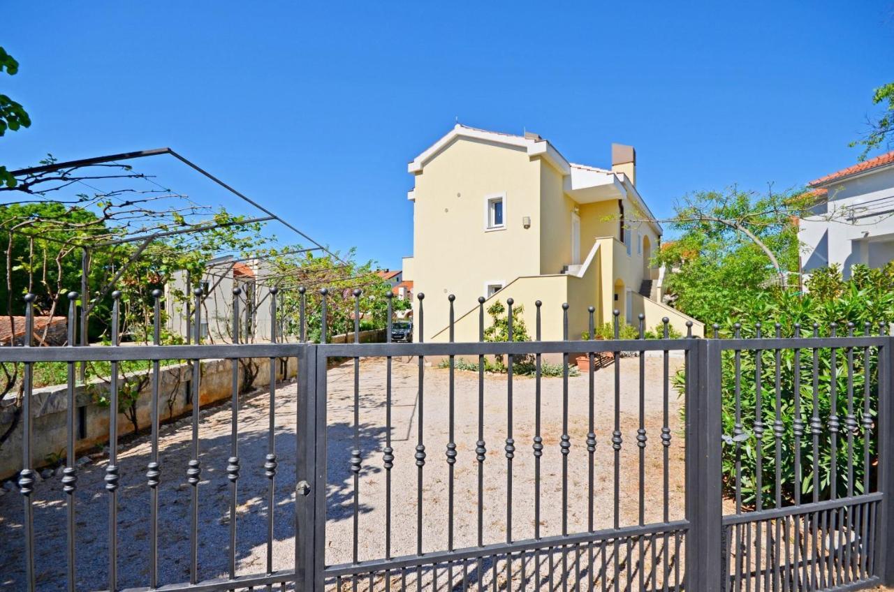 Apartments Vesna Малинска Экстерьер фото