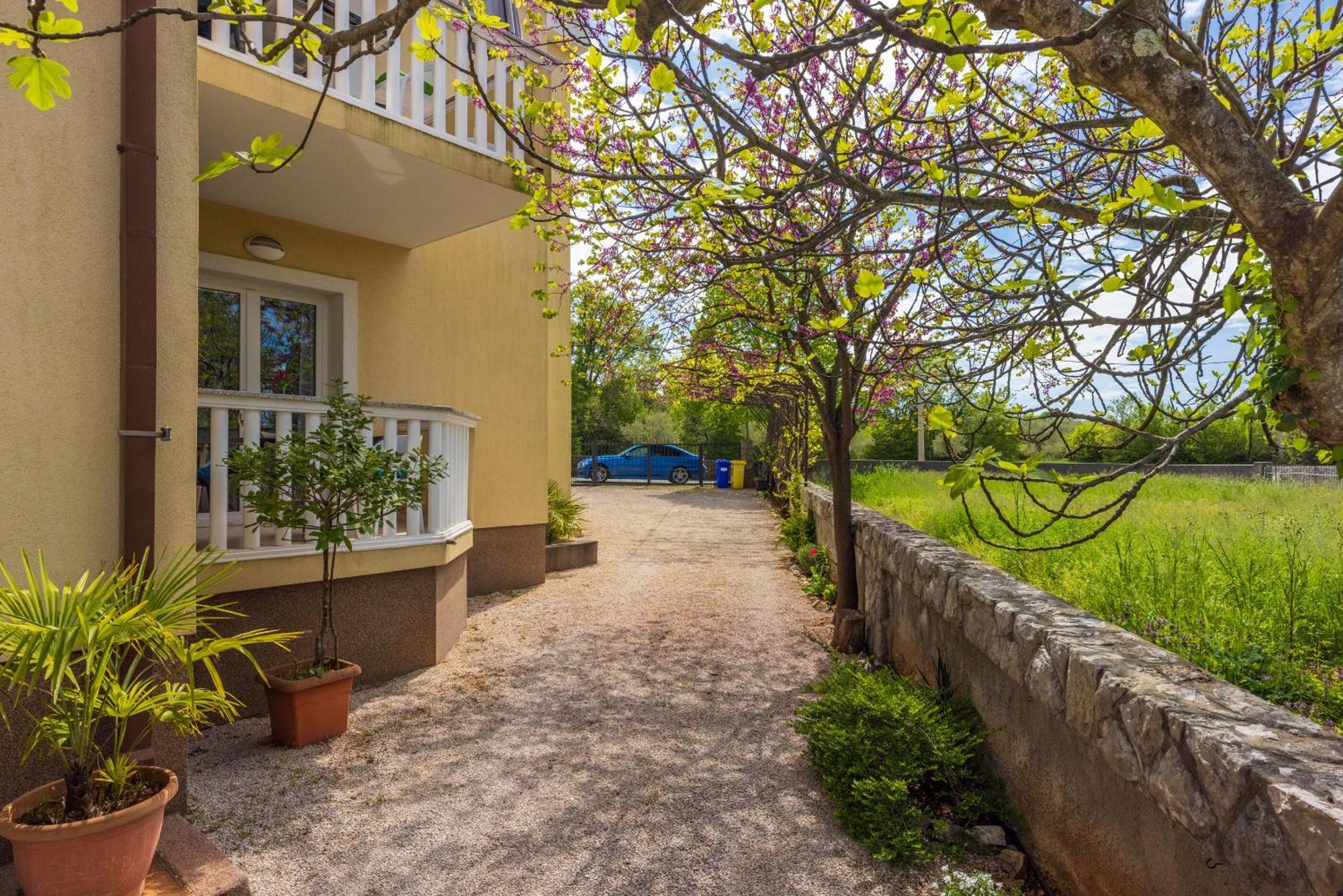 Apartments Vesna Малинска Экстерьер фото